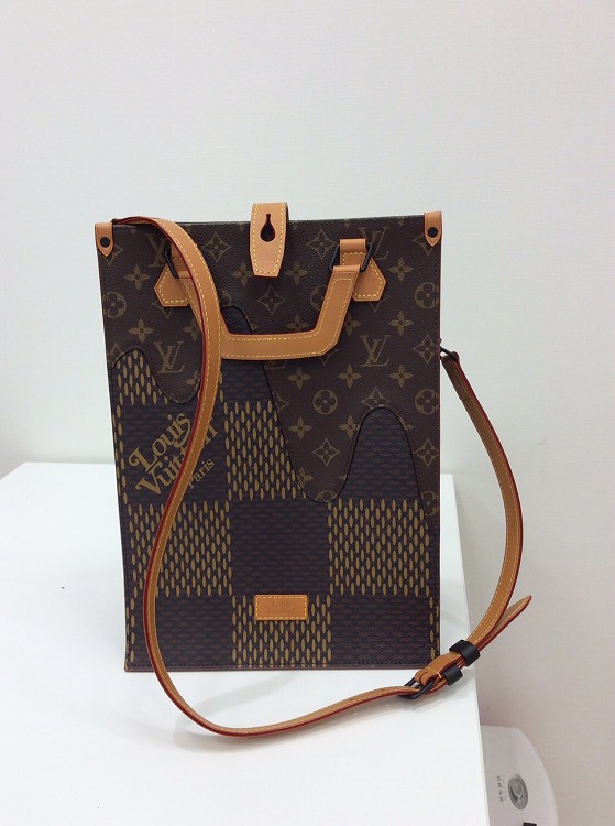 LOUIS VUITTON