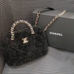 シャネル ムートン ショルダーバッグ