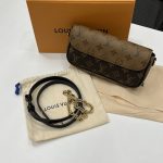LV ウォレットオンチェーンアイビー