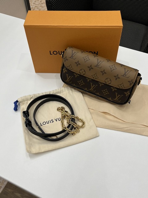LV ウォレットオンチェーンアイビー