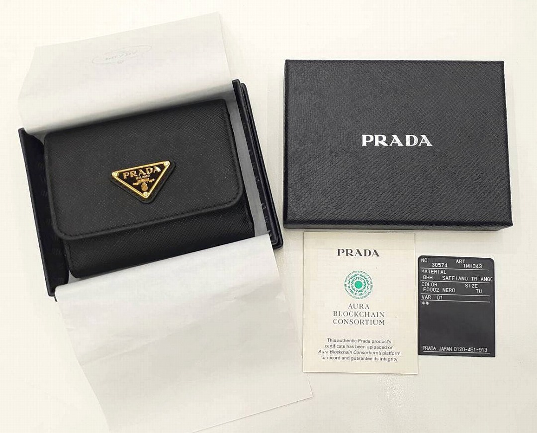 プラダ 財布