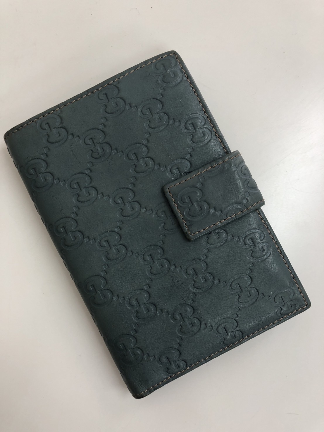 グッチ グッチシマ レザー 二つ折り財布 143388