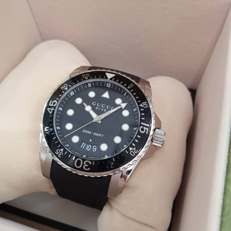 グッチ ダイヴ 136.2 メンズ クオーツ 腕時計